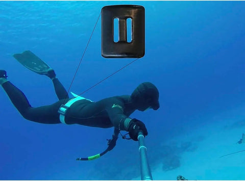 Diver using Dive Belt With Coated Lead Weights And Nylon Belt With Metal Quick Release Buckle For Scuba And Free Diving underwater.