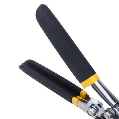 Close-up of grip on 6 Inch Hand Seamer With Straight Jaw For Sheet Metal Bending And Flattening One Quarter Inch Bend Increment