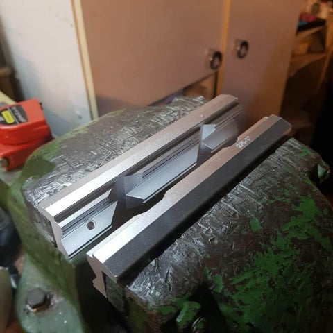 4 Inch Or 6 Inch CNC Milling Steel Vise Hard Jaw Fixture Built Tough With V Type Jaw Aluminum Alloy Milling Kit, front view