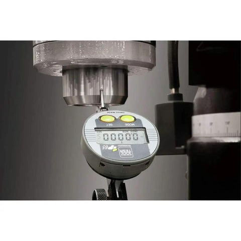 Close-up of digital gauge on EVS 949 Milling Machine With 2 Axis Newall DP700 DRO X Axis Powerfeed And USA Powered Draw Bar