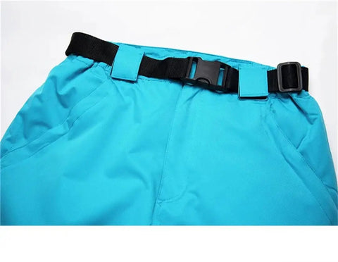 Close-up of buckle on All Terrain Snow Bibs For Men And Women Waterproof Breathable Snow Pants With Straps For Skiing Snowboarding And Mountaineering