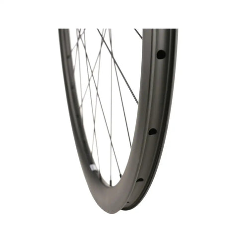 Close-up of Carbon Fiber 38mm 700c Disc Brake Road Bike Wheelset Clincher Tubeless Ready with MT075 Hub and 24 Hole Spokes