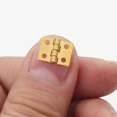 Close-up of 100 Pcs Mini Brass Hinges Set 10x8mm 180 Degree Hinges For Dollhouse Mini Furniture Boxes Jewelry Chests Cabinets