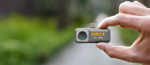 Person holding ISee Mobile Thermal Camera For iOS Type C 25Hz Real Time Image Sharing And Temperature Range Up To 1022 Degrees Fahrenheit