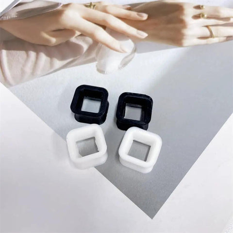 Rectangle Silicone Ear Tunnels And Plugs 00G 10MM Hollow Square Flexible Gauges Set in black and white