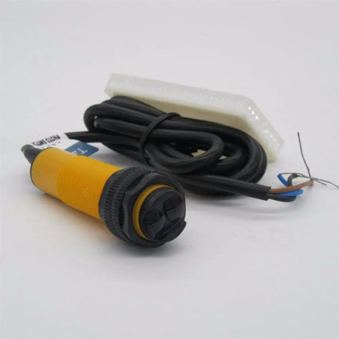 Retroreflective Photoelectric Sensor 2m Sensing Range NPN NO 3 Wire Proximity Switch Infrared Emitter Receiver 10 To 36VDC 300mA