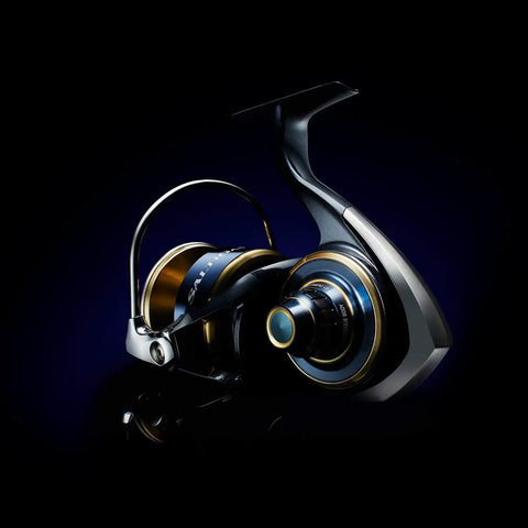 Saltiga Spinning Reel 20 14000-XH 2020 Model, heavy-duty offshore, egg knob handle visible, dark background, side view