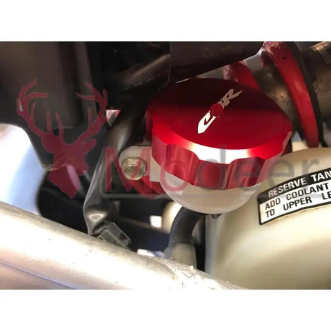 Motorcycle Brake Fluid Reservoir Cover For CBR900RR 929RR 954RR Front Brake Fluid Tank Cap in red installed on bike