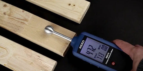 Pinless Moisture Meter For Wood And Building Materials Non Invasive Sensing 0.8 To 1.6 Inch Depth Data Hold Min Max Adjustable Audible And Visual Alarms Batteries Included Ideal For Woodworking Construction And DIY Projects