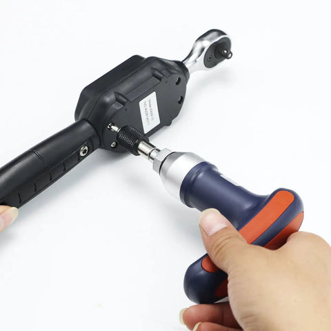Adjustable Torque Screwdriver Set With Precision Dial 3 To 6 Nm Multi Bit Wrench For Electronics And Light Industry Easy Read Scale 6.35 Hex Connector Great For DIY Projects And Electrical Work. shown adjusting torque on ratchet handle