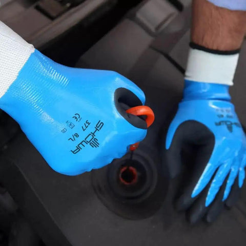 Fully Coated Nitrile Foam Work Gloves With Nylon Liner For Wet And Oily Jobs 13 Gauge Large 12 Pair used in wet condition