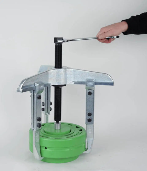 Hand operating Universal 3 Jaw External And Internal Puller For Gear And Bearing Removal, Fits 6 3/4 To 14 3/4 Inch Range, 170 To 375 Mm