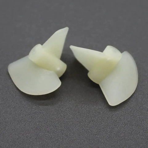 White Nylon 2 Blade RC Boat Propellers, 22mm Diameter, 10 Pairs For 2mm Shaft, Includes CW And CCW Props, close-up view