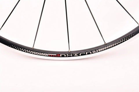 Side view of 700C Road Bike Wheelset With Aluminum Rim And Carbon Hub, V Brake, showcasing lightweight 1548g design details