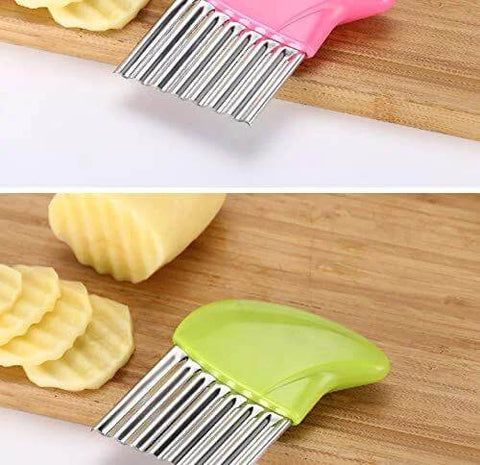 Crinkle cutter 2-piece set with stainless-steel wavy blades; pink and green handles, Amazon brand