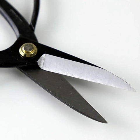 Close-up of the blades of 7 Inch Japanese Bonsai Scissors For Precision Pruning Of Mini Trees Hasami Pruning Shears Made In Japan