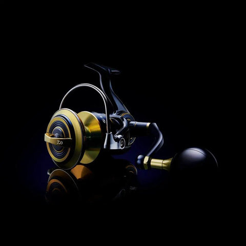 Saltiga Spinning Reel 20 14000-XH 2020 Model, heavy-duty saltwater design with 134 cm winding per turn, sleek black and gold finish