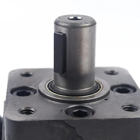 Close-up of four bolt flange and shaft for Hydraulic Motor Replacement For Char-Lynn 101-1003 009 And Eaton 101-1003