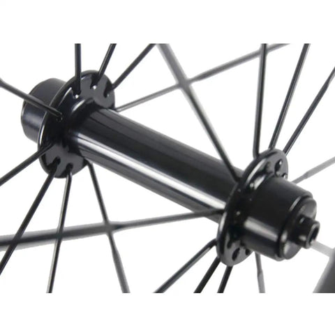 Close-up of hub on Carbon Fiber 700C Wheelset U Shape 50mm Deep Rim Clincher For Road Bikes Shimano 8 9 10 11 Speed Cassette Body V Brake