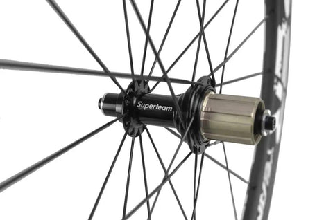 Ultralight 50mm Carbon Wheelset 700C Clincher UD Matte U Shape Crack White Finish visible hub and spokes