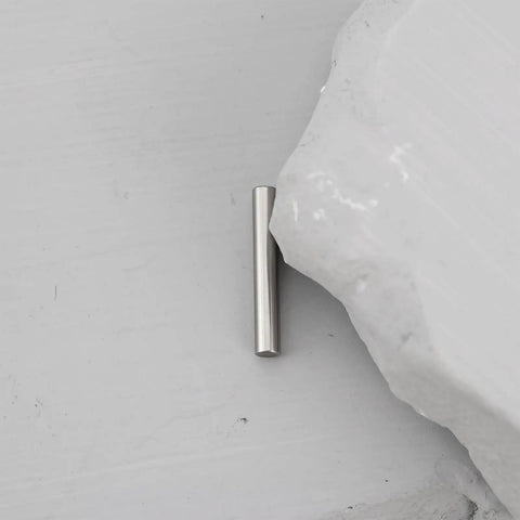 Close-up of 10 Piece RC Car Axle Pins 2.5x16.8mm AR713009 for Arrma Typhon and Kraton, single pin on white background.