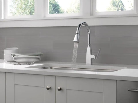 Xander Single-Handle Chrome Kitchen Faucet With Pull-Down Sprayer Easy Install in modern kitchen