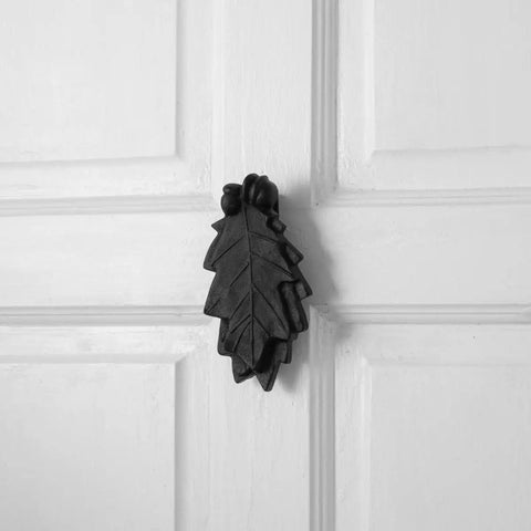 Oak Leaf Cast Iron Door Knocker Built Tough In Rustic 6 Inch Front Door Hardware With Rust-Resistant Powder Coat Finish And Mounting Screws