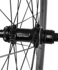 Carbon Disc Road Wheelset 700C Tubeless Ready 50TU 28 DB For SRAM 12 Speed Thru Axle hub detail