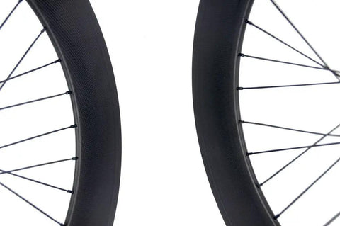 Full Carbon Fixed Gear Wheelset 700C 88mm Track Clincher Matte Finish For Dope Street Rides close-up showing rims and spokes