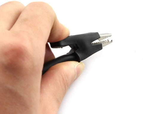 Close-up of a hand holding a black alligator clip from the 4mm Banana Plug To Alligator Clip Test Lead Set 1m Pure Copper L Type Dual Probe Cables