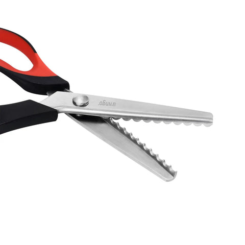 Heavy Duty Pinking Shears 9 Inch 5mm Zigzag Edge For Sewing Quilting Dressmaking And Craft Projects Sharp Stainless Steel Blades For Precise Decorative Cutting, close-up of blade