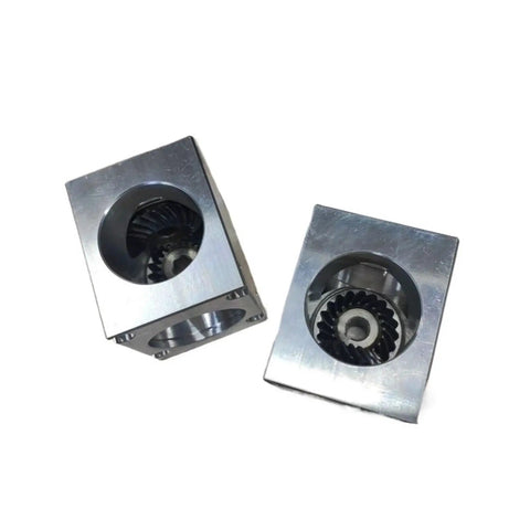 Built Tough One Piece Spiral Bevel Right Angle Gearbox With 8mm Keyway Bore Single Output Shaft For Direct 90 Degree Power Transfer Knocks It Out Of The Park Solid Torque Delivery Guaranteed To Perform - close-up view of gears.