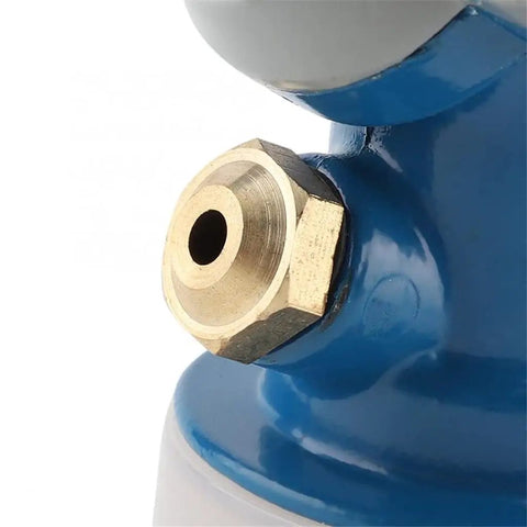 Close-up of brass fitting on Heavy Duty Zinc Alloy 1 Inch Nozzle Gun With 360 Degree Adjustable Rotating Sprayer.