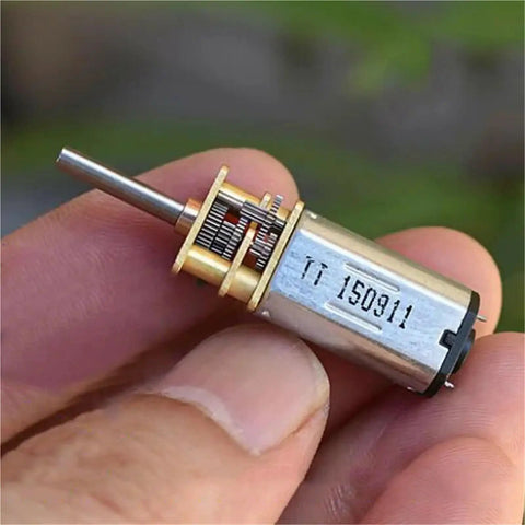 Heavy Duty Mini DC Gear Motor With Full Metal Gearbox 3V-6V 50RPM Slow Spin Gear Reduction 1:240 D Shaft in hand