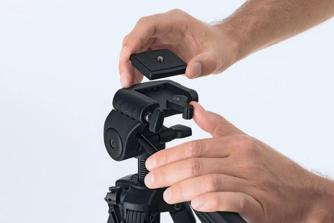 Adjusting the head of BT 150 Compact Tripod With Extendable Height For Line Lasers Point Lasers And Laser Distance Measures