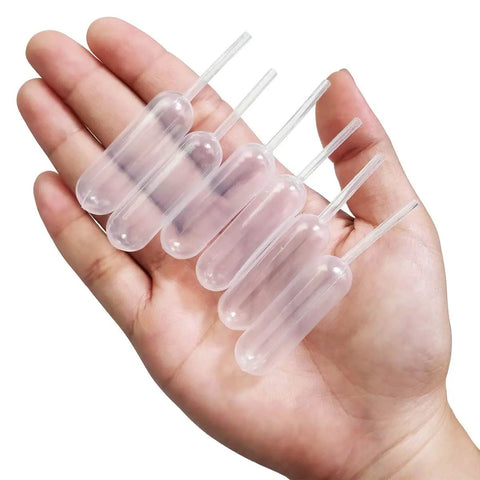 Clear 4Ml Plastic Dropper Pipettes, 100 Pack For Flavor Transfer And Decorating, Ideal For Chocolates And Strawberries, Cupcakes, Ice Cream, Mini Cakes, Waffles, Kid Friendly Art Projects, Kitchen Craft Supplies, in hand