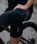 Oseus VPD Knee Pads For Mountain Biking And Enduro, Certified MTB Knee Protection For Trail And Downhill in use on cyclist