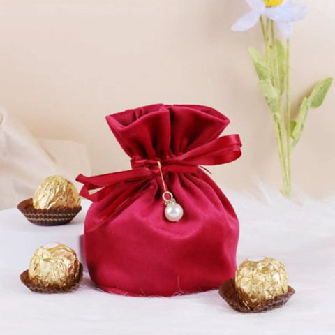 Plush Gift Bags 20 Pack For Candy Packaging And Party Supplies with drawstring closures, red fabric, pearls, chocolates