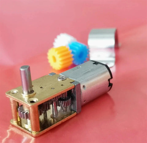 N20 Right Angle DC Gear Motor for Robot Projects Featuring 3V 6V And 12V With Stable 15 To 120 RPM worm drive showing gears and motor.