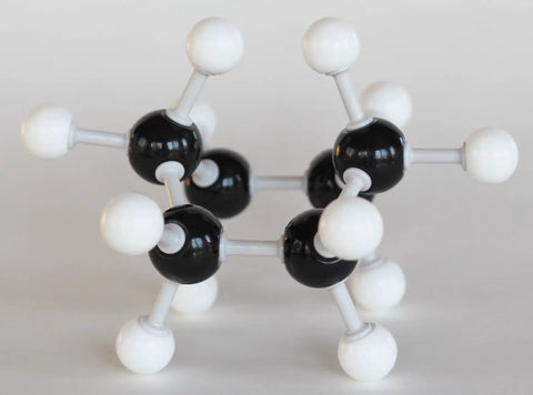 Organic Chemistry Model Kit For Students 125 Piece Hands On Learning Set With Color Coded Atoms showing black and white molecule model