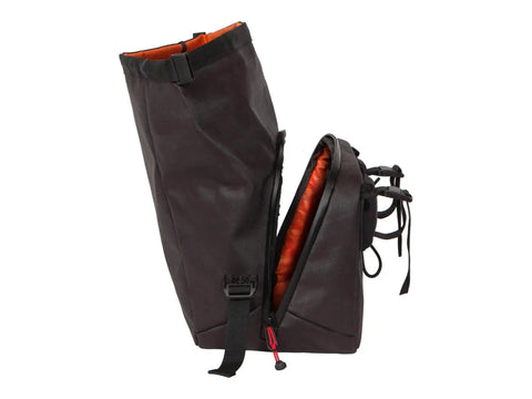 Side view of Alpha Handlebar Bag 6 Liter for City Commutes and Bike Tours, Weatherproof Messenger With Roll Top And Tech Pocket