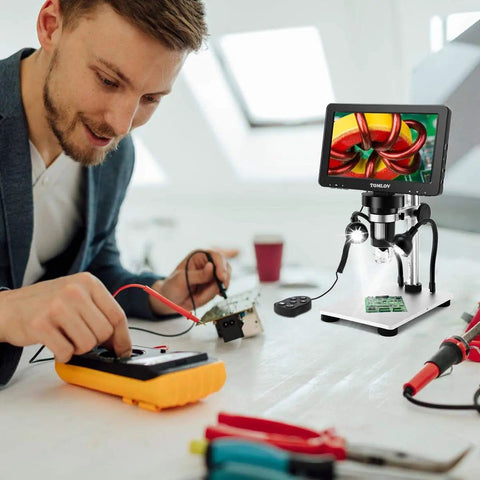 Man using 7 Inch Digital Microscope With Screen 1080P Live View 1200X Magnification 12MP Ultra Precise Focusing for inspection