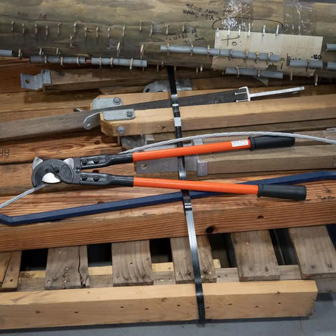 Beefy 25 Inch Cable Cutter For One And Three Eighths Inch Diameter Copper And Aluminum Wire With Replaceable Hook Jaw Blades