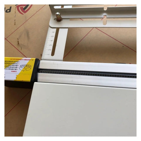 No-Fuss Portable Heat Bending Machine For Acrylic And Pvc Sheets 60Cm adjustable measuring guide on machine surface.