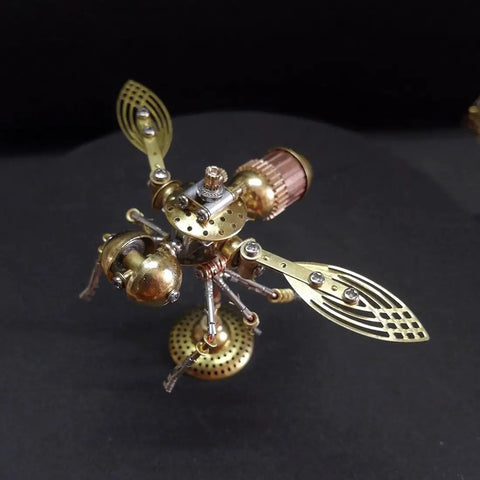 Steampunk 3D Mechanical Bee Model Kit With 158 Pieces, DIY Insect Puzzle For STEM Fans, Teens And Adults, Cool Desk Display Sculpture With Exposed Gears, Layered Wings And Working Details, gold bee model on black background