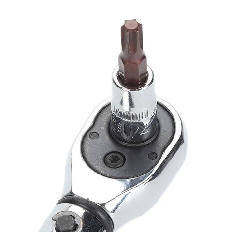 Close-up of the socket head of the Heavy Duty 5-25Nm Adjustable Click Torque Wrench Set With Stainless Steel Socket Kit.