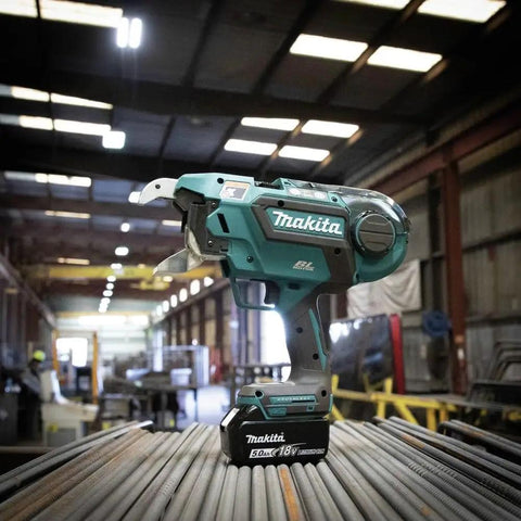 Makita 18 Volt LXT Brushless Cordless Deep Capacity Rebar Tying Tool Kit with battery, designed for construction use.