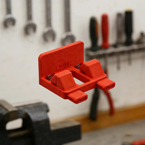 Heavy Duty Electric Wire Welding Fixture Strength Clamp For Secure Connection In Damp Garages No Rust, nonconductive red clamp for 0.3-8mm wires.