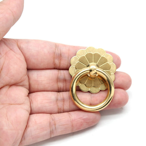 4 Pack Antique Brass Ring Pulls 30mm Diameter Vintage Gold Cabinet Hardware Flower Shape Ring Pull Knobs in hand