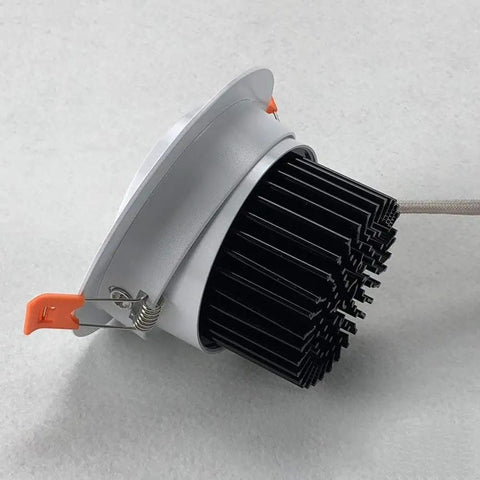 JUDYSSY Adjustable Led Floodlight 3-15W High Efficiency Cob Ceiling Light side view showing cooling fins and clip.